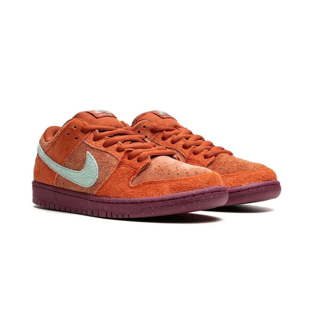 NIKE SB | DUNK LOW PRO MYSTIC RED