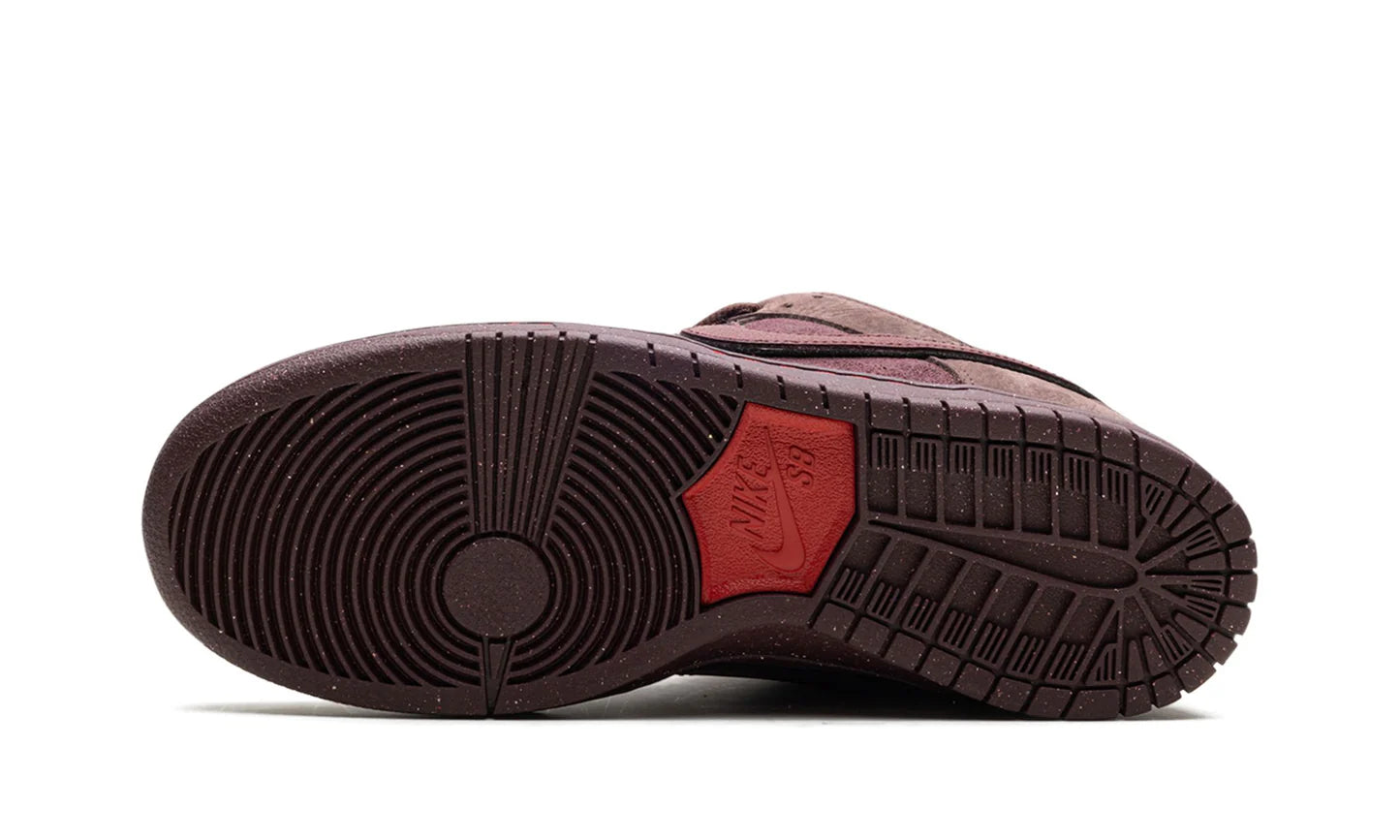 NIKE SB DUNK LOW PRO CITY OF LOVE