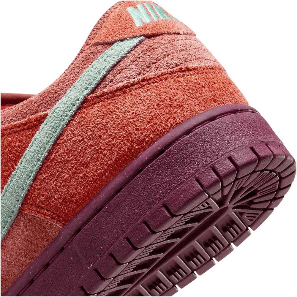 NIKE SB | DUNK LOW PRO MYSTIC RED