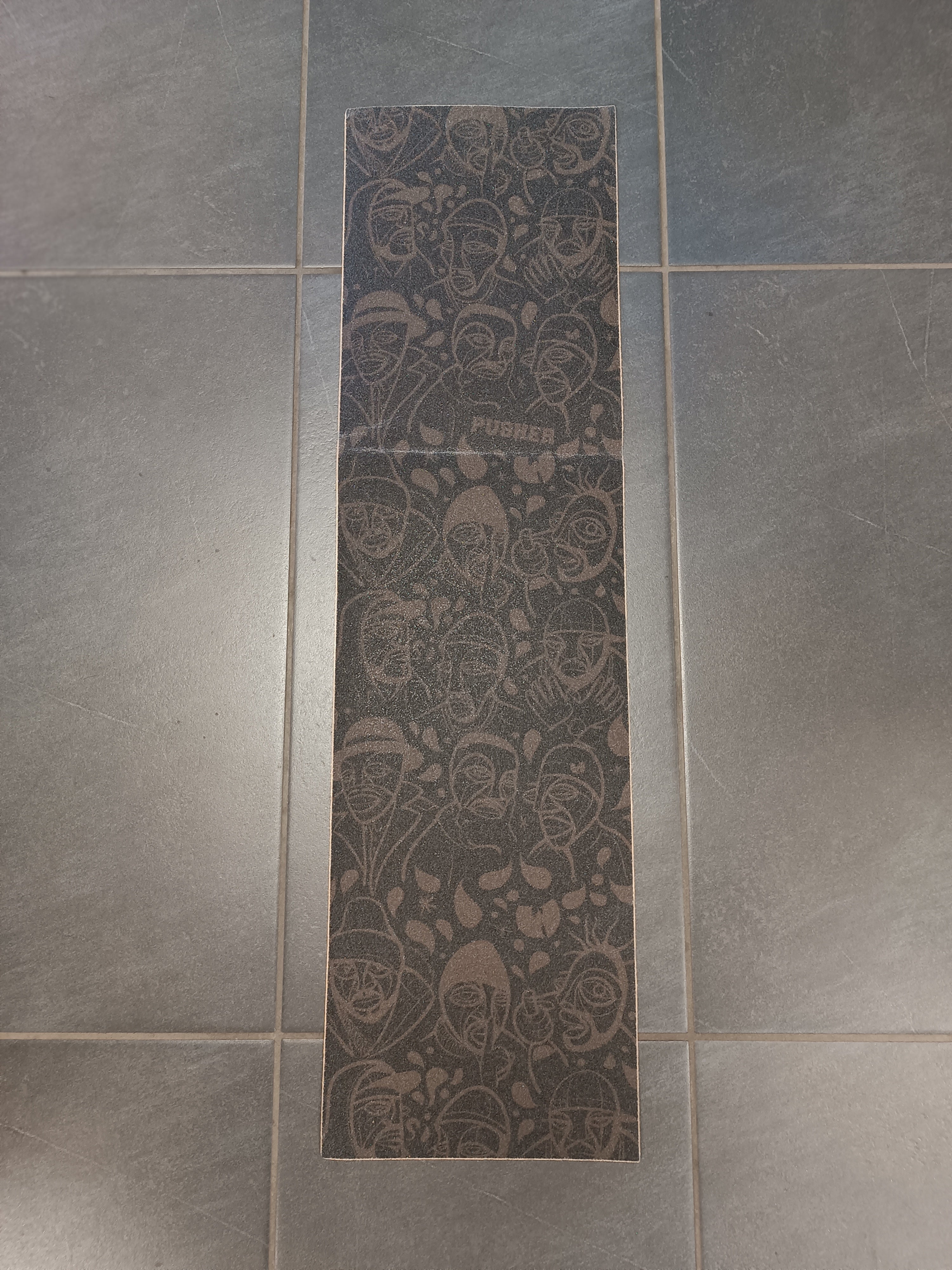 Grip Pusher x Wu-Tang Clan 9" x 33" – Style & Flow Légendaire